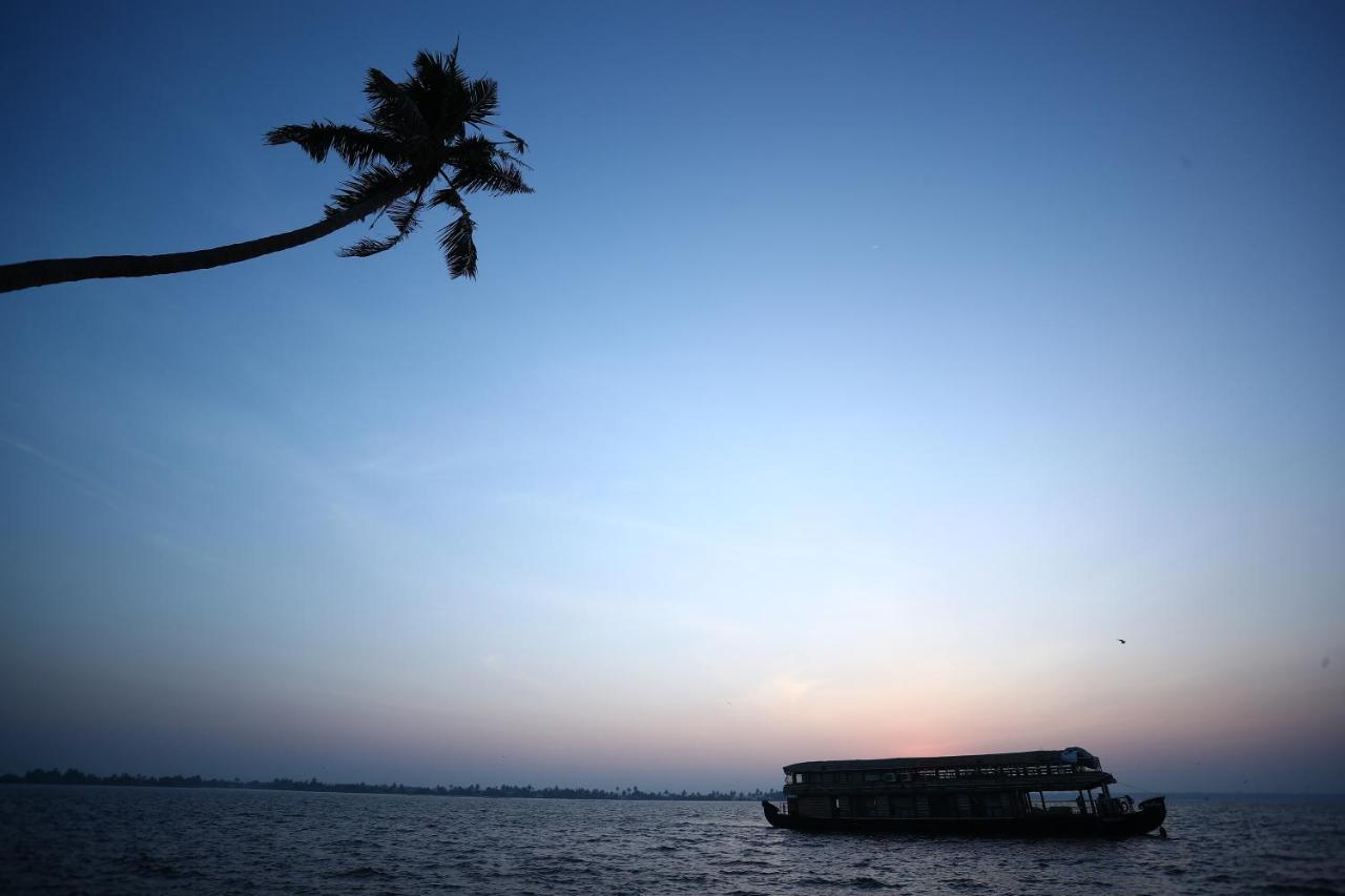 Friends Cruise, Nightstay Houseboat Alappuzha Eksteriør billede