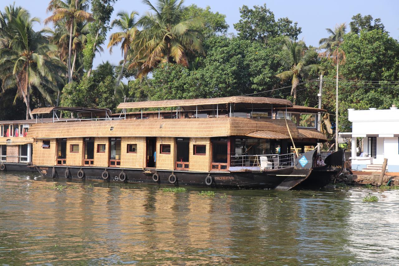 Friends Cruise, Nightstay Houseboat Alappuzha Eksteriør billede