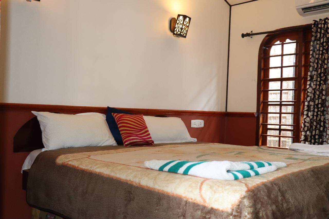 Friends Cruise, Nightstay Houseboat Alappuzha Eksteriør billede