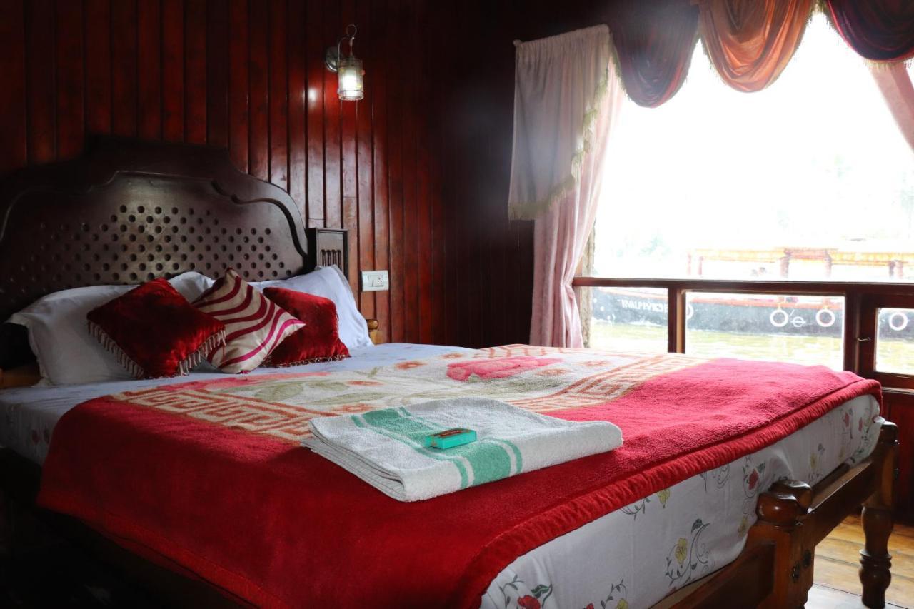 Friends Cruise, Nightstay Houseboat Alappuzha Eksteriør billede