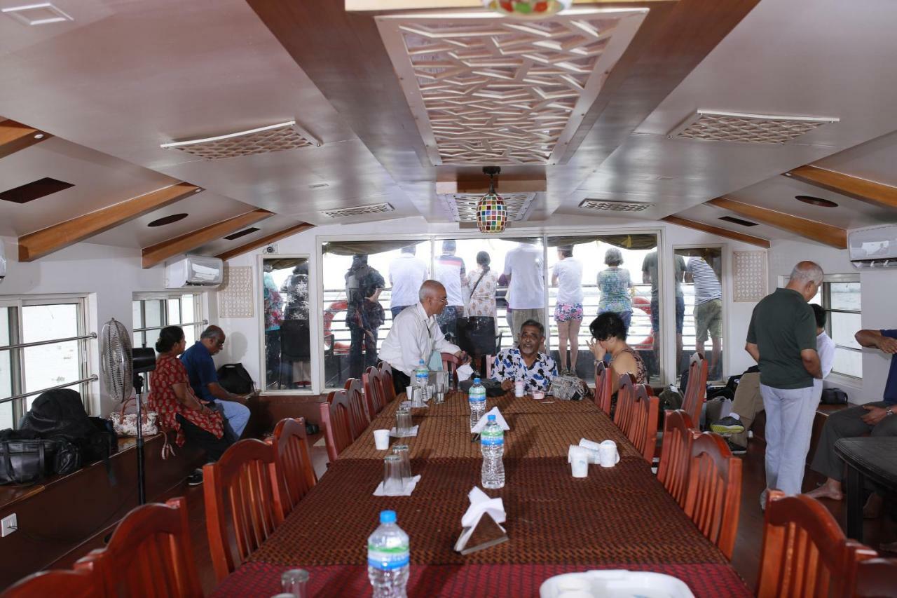 Friends Cruise, Nightstay Houseboat Alappuzha Eksteriør billede